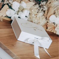 Boîte cadeau magnétique plate personnalisée professionnelle avec ruban en soie pour filles