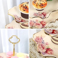 Support à gâteau de mariage royal à 3 niveaux avec garniture florale et vintage en or pour événements Support à dessert élégant