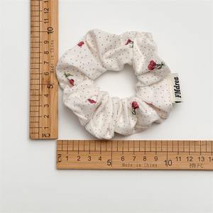 Nouvelle crème floral rétro simple gros intestin <span class=keywords><strong>boucle</strong></span> plissée <span class=keywords><strong>cheveux</strong></span> corde tempérament <span class=keywords><strong>cheveux</strong></span> <span class=keywords><strong>boucle</strong></span> mignon petits <span class=keywords><strong>cheveux</strong></span> frais chouchous - Product Image 4