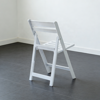 Chaise pliante moderne en plastique avec design ergonomique incurvé, siège pliable robuste en PP pour salle de banquet, mariage, restauration