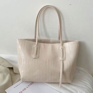 Sac fourre-tout en cuir PU, sac à bandoulière Hobo, sac à main de shopping grande capacité, sacs d'affaires pour l'université - Product Image 6