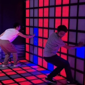 Jeu interactif multijoueur immersive d'évasion en salle avec sol et mur lumineux à LED, grille de pixels et zone de saut - Product Image 4