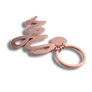 Llavero con Letra Metálica Personalizada, Alfabeto, Color Oro Rosa, Inicial, Marca YES - Product Image 5