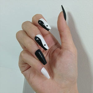 24 <span class=keywords><strong>faux</strong></span> <span class=keywords><strong>ongles</strong></span> gothiques Yin Yang noirs et blancs réutilisables en acrylique, couverture complète, pour <span class=keywords><strong>manucure</strong></span> DIY artistique pour femmes et filles - Product Image 2