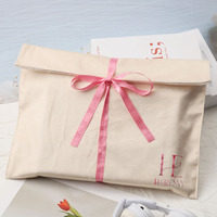 Pochette enveloppe à rabat en microfibre douce, velours et suède, avec logo personnalisé imprimé sur ruban de satin, pour emballage d'extensions capillaires