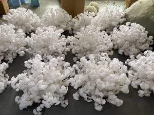 Centrotavola con Sfera di Fiori di Ciliegio Bianchi in Seta, Dimensioni Personalizzabili, per Decorazioni di Matrimoni, Eventi e Feste - Product Image 4