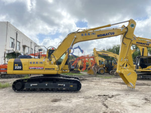 Excavatrice sur chenilles Komatsu 200-8 d'occasion, 20 tonnes, modèle 2024, 1 an d'assurance après-vente, testée et inspectée, d'origine japonaise, à vendre - Product Image 2