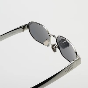 Lunettes de soleil polarisées hexagonales pour hommes, design UV400, haute qualité, luxe, mode, rectangulaires, vintage, été, monture en métal argenté - Product Image 6