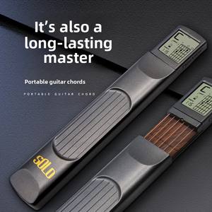Outil portatif de pratique de conversion d'<span class=keywords><strong>accord</strong></span> de forme de main d'ABS d'entraîneur de guitare de poche pour l'exercice de doigt de guitare de basson - Product Image 1