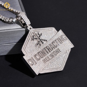 Colgante de Hip Hop Personalizado, Plata 925 con Baño de Rodio, Moissanita, Diseño Católico Vintage, Joyería - Product Image 3
