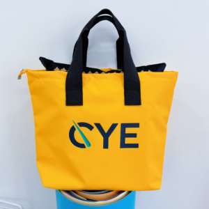 Sacs de shopping en nylon de 16 pouces avec logo personnalisé, sacs de plage réutilisables jaunes, sacs de voyage imperméables avec poignée noire - Product Image 3