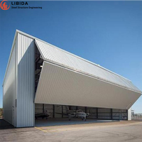 Hangar industriel pour l'entretien des avions en structure acier avec panneaux sandwich, imperméable et insonorisé