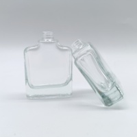 Diskon besar 15ml tutup mahkota botol parfum kaca persegi desain datar dengan Logo kustom Shandong asal Cap panas