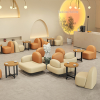 Combinaison Table et Chaises Doubles en Cuir PU Style Ferme, Écologique et Commerciale, Idéale pour Cafés, Salons de Thé et Bars à Lait
