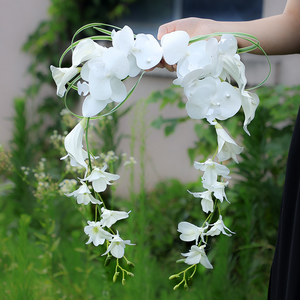 H377 Bouquet de mariée élégant en fleurs de Phalaenopsis cascade pour la cérémonie de mariage et l'enregistrement de mariage, bouquet à main - Product Image 3