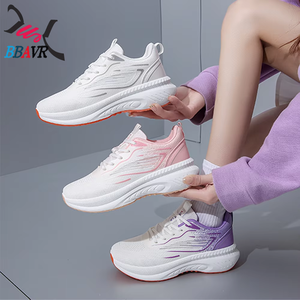 Zapatillas de correr de malla con gradiente de color blanco y morado, zapatillas transpirables y ligeras con amortiguación para mujeres y niñas, para caminar a diario y hacer ejercicio - Product Image 1