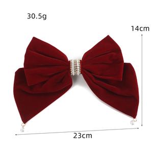กิ๊บติดผมกำมะหยี่เกาหลีทรงโบว์ขนาดใหญ่ประดับมุกสำหรับผู้หญิง กิ๊บหนีบผมสำหรับฤดูใบไม้ผลิ ดีไซน์หรูหรา เหมาะสำหรับงานปาร์ตี้และใช้ในชีวิตประจำวัน - Product Image 2