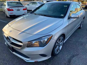Usato 2024 Mercedes-Benz CLA 4MATIC 250 Coupé 4 porte con guida a sinistra, interni in pelle, telecamera posteriore, 5 posti, touchscreen - Product Image 4