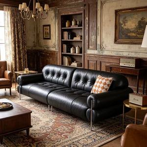 Sofá de Cuero Negro Premium con Mechones, 4 Plazas, Brazos Enrollados y Patas Metálicas para Sala de Estar Vintage - Product Image 4