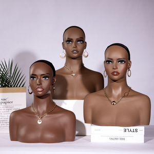 Tête de Mannequin Femme Noire Réaliste avec Épaules pour Présentation de Perruques - Idéale pour le Maquillage et la Mode - Product Image 3
