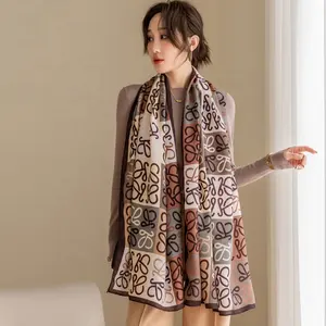 महिलाओं के लिए OEM डिजाइनर स्कार्फ वसंत और शरद ऋतु स्कार्फ फैशन शॉल थोक नरम मुद्रित स्कार्फ