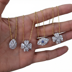 Collier tendance en alliage de cuivre avec pendentif en forme de trèfle, idéal pour mariage, fête, Saint-Valentin, homme, couple - Product Image 1