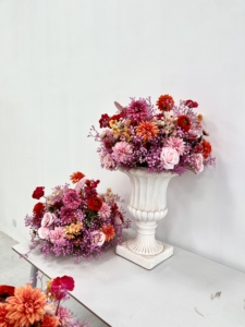 Bola de Flores Artificiales Realistas en Rosa Intenso y Naranja, Centros de Mesa Florales de Seda para Decoración de Mesa en Bodas y Ceremonias de Graduación - Product Image 5