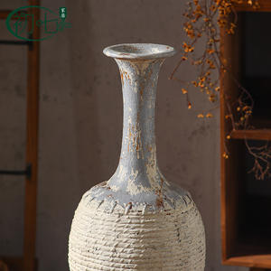 Jarrón grande estilo Wabi Sabi de Yan Yujia para exhibición floral en el hogar. - Product Image 3