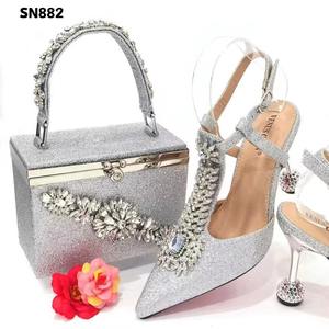 Nouvelles chaussures <span class=keywords><strong>de</strong></span> <span class=keywords><strong>danse</strong></span> et ensemble <span class=keywords><strong>de</strong></span> sacs 9CM talons hauts pochette <span class=keywords><strong>italienne</strong></span> pour femmes chaussures <span class=keywords><strong>de</strong></span> mariage et ensemble <span class=keywords><strong>de</strong></span> sacs avec des talons à nœud <span class=keywords><strong>de</strong></span> qualité supérieure - Product Image 5