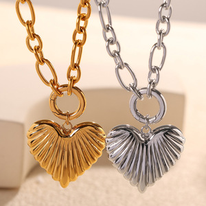 Collar de Aleación de Zinc con Forma de Corazón, Chapado en Oro, Joyería de Moda para Uso Diario, Diseño Simple y Moderno con Cierre OT - Product Image 3