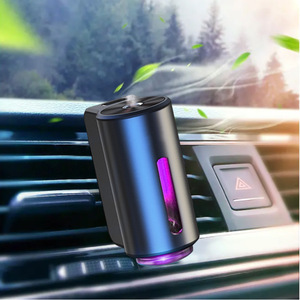 Ambientador para Auto con Spray Automático de 10 ml, Alimentado por USB, Clip para Rejilla de Ventilación, Fragancia Duradera, Decoración Interior - Product Image 1