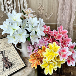 Lirios Artificiales de 7 Cabezas, Flor de Seda Mediana, Impermeables, para Decoración de Bodas, Hogar y Fotografía - Product Image 1