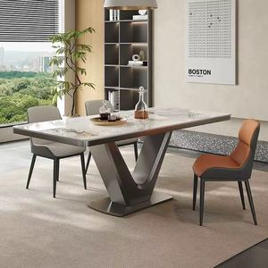 โต๊ะอาหารทรงสี่เหลี่ยมผืนผ้าสไตล์โมเดิร์นมินิมอล พร้อมท็อปหิน ดีไซน์เรียบหรู เหมาะสำหรับครอบครัวขนาดเล็ก รวมเก้าอี้ - Product Image 4