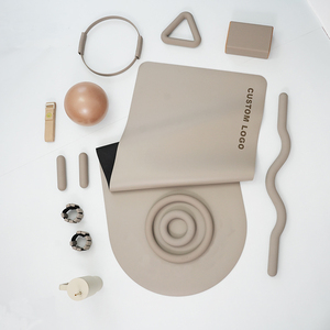 Set de Yoga Ecológico Personalizado al por Mayor Todo en Uno: Esterilla Curva, Bloque, Rodillo, Pelota de Masaje, Calcetines y Correa para Principiantes y Uso en Casa - Product Image 3