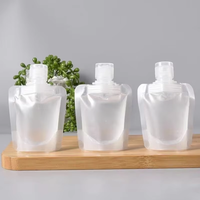 Sachets souples en PE mat de haute qualité, rechargeables et étanches, avec bec verseur, pour lotions cosmétiques et nettoyants faciaux, 30ml 50ml 100ml