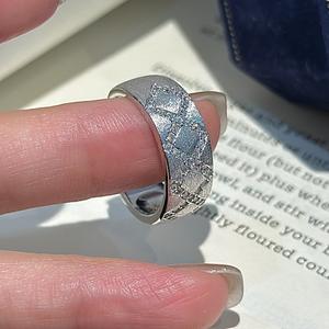 Anillo Cuadrado de Plata Pura S925, Estilo Vintage, Diseño Simple y Elegante, Anillo Abierto Cepillado con Incrustaciones para Bebés - Product Image 1