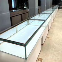 Hochwertige Maßgefertigte Acryl-Optikvitrinen Holz-Brillenladen-Vitrine mit LED-Beleuchtung für Brillen-Ausstellungsräume