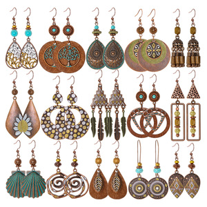 Boucles d'oreilles ethniques à la mode avec motif de feuille de plume, style bohème fait à la main, accessoires pour femmes - Product Image 1