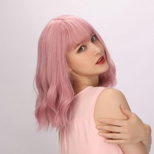 Peluca corta rizada Gao Yu con flequillo para mujer, de fibra resistente al calor, moldea cualquier forma de rostro - Product Image 3