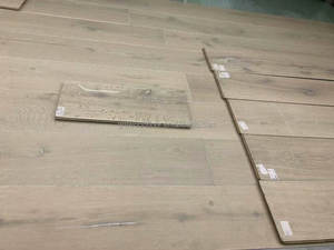 Piso <span class=keywords><strong>de</strong></span> madera <span class=keywords><strong>de</strong></span> roble <span class=keywords><strong>de</strong></span> grano recto vanguardista blanco aceitado <span class=keywords><strong>cambio</strong></span> químico sistema T & G suelo <span class=keywords><strong>de</strong></span> madera dura para uso en interiores - Product Image 3