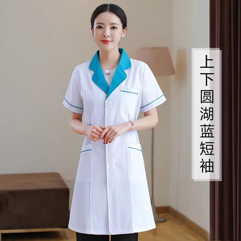 ผู้หญิงสีขาวทะเลสาบสีฟ้าคอกลมแขนสั้น