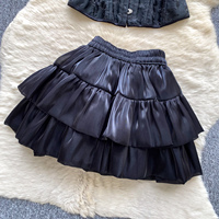Ensemble deux pièces Coquette pour femme : Haut corset à manches courtes bouffantes style français et mini-jupe à volants étagés – Collection été