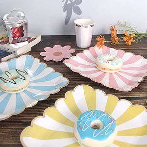 <span class=keywords><strong>Feste</strong></span> <span class=keywords><strong>di</strong></span> <span class=keywords><strong>compleanno</strong></span> Golden Stripe quadrati piatti <span class=keywords><strong>di</strong></span> carta usa e getta <span class=keywords><strong>per</strong></span> tutte le occasioni piatti <span class=keywords><strong>di</strong></span> carta usa e getta forniture <span class=keywords><strong>per</strong></span> <span class=keywords><strong>feste</strong></span> - Product Image 4