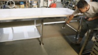 Table de travail robuste en acier inoxydable, plan de travail alimentaire robuste avec plateau en bois et hauteur réglable, table de conditionnement lourde