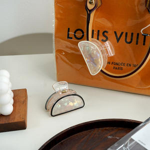 مشبك شعر YIYI عالي الجودة بتصميم شخصي، نصف دائري بحافة سوداء من البلاستيك PVC مقاس 6.5 سم، مشابك شعر بسيطة وأنيقة من حمض الخليك - Product Image 6