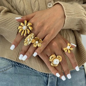 Anello Aperto in Acciaio Inossidabile Placcato Oro con <span class=keywords><strong>Perle</strong></span> a Girasole e Titanio, Ideale per Fidanzamento e Regalo - Product Image 2