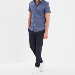 กางเกงชิโนทรงตรงเอวกลาง ด้านหน้าเรียบ ระบายอากาศได้ดี เป็นมิตรกับสิ่งแวดล้อม ตะเข็บมินิมอล เหมาะสำหรับลุคธุรกิจลำลอง ให้ลุคที่ดูเรียบหรู - Product Image 5