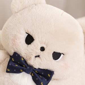 Peluche Ours Cool avec Nœud Papillon et Visage Goguenard – 3 Couleurs – Doux et Moelleux – Décoration Maison – Logo Personnalisé – Vente en Gros - Product Image 2