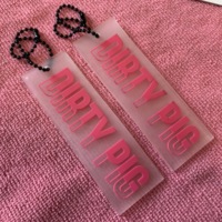 Étiquette suspendue en caoutchouc PVC avec logo 3D en relief de 2 mm d'épaisseur, étiquette suspendue promotionnelle en silicone avec nom de marque