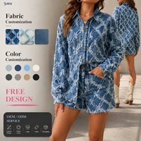 Ensemble deux pièces personnalisé pour femme en polyester et coton, comprenant une chemise à col en denim bleu effet vieilli à motif losanges et un short taille haute